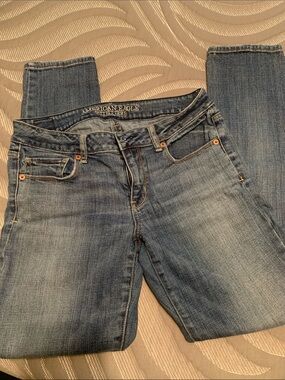 American eagle jeans. Straight leg. Women's size 8.